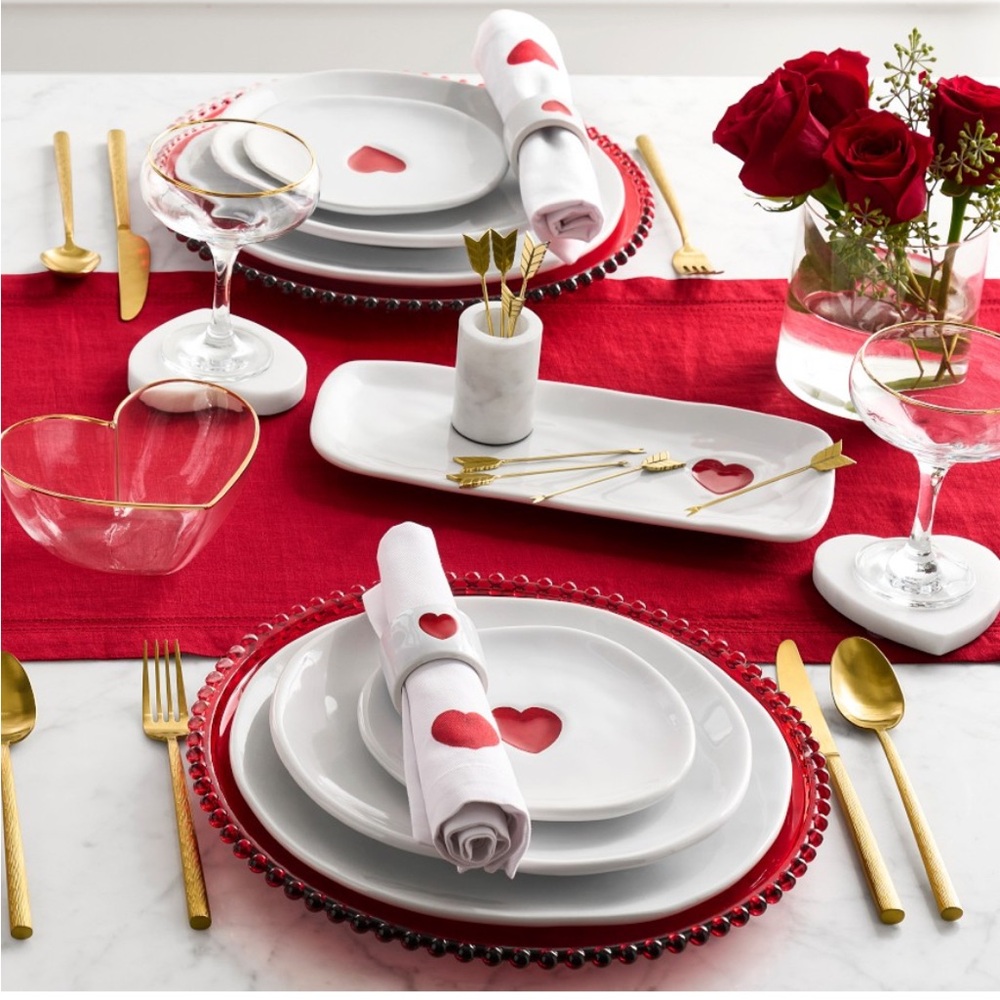 BNWT Williams Sonoma heart set napkin rings